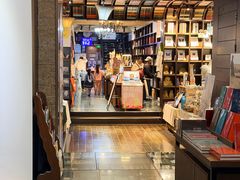 -钟书阁(松江泰晤士小镇店)