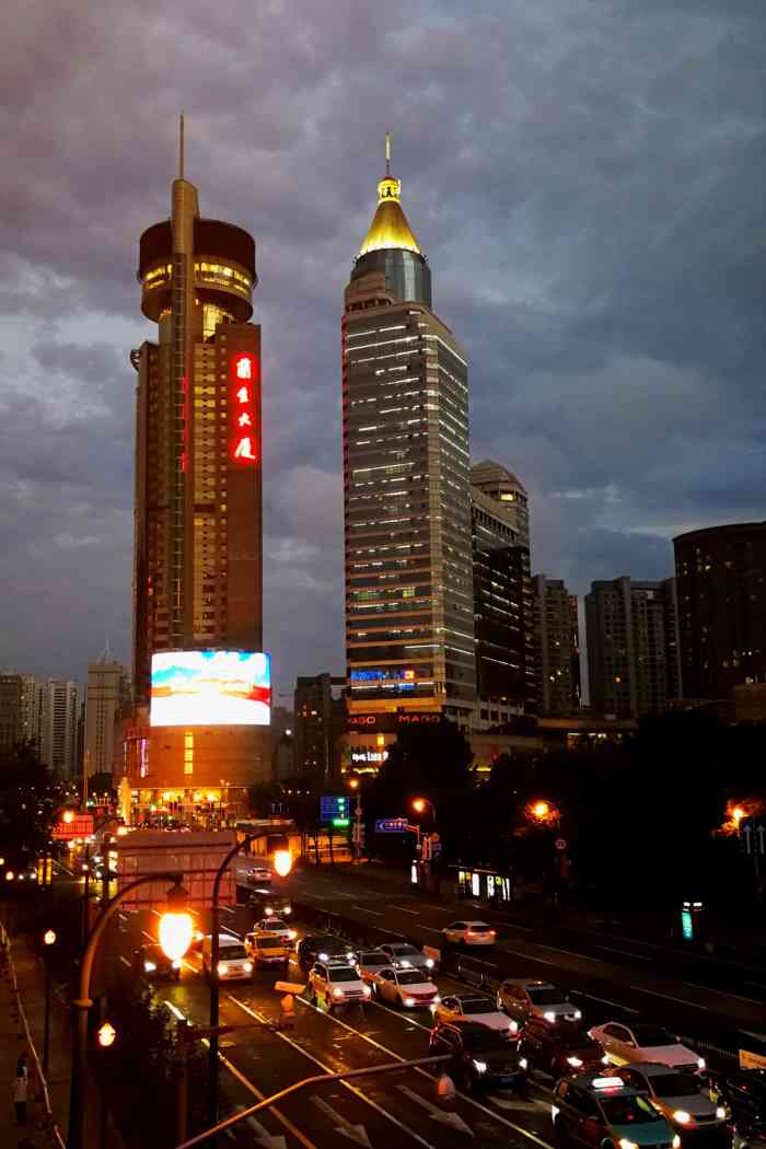 港陆广场-"有点年纪的一幢楼了,同学的lg在这里上班."-大众点评移动版