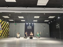 点击看大图 -TOMBOY爵士舞韩舞舞社