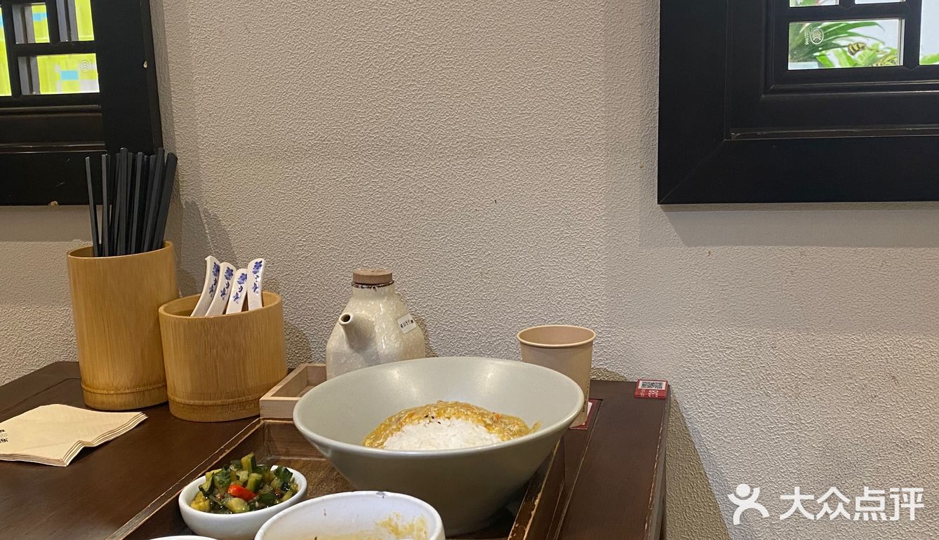 今天来尝尝蟹满春的蟹黄饭