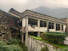 -四川汶川特大地震漩口中学遗址
