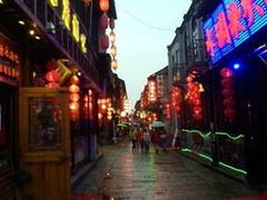-吴山路夜市