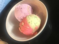 -莓园冰淇淋店