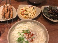 -亮亮面馆(经六路店)