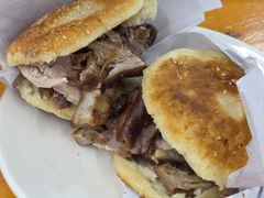 火烧夹肉-京东一绝西海子西园烧饼夹肉