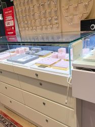 -Réluxe瑞兰穿耳(金光华广场店)