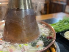 -果松木炭酸菜铜火锅·外婆参鸡汤