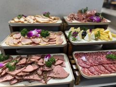 -上海虹桥中心爱琴海亚朵S酒店