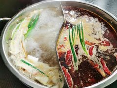鸳鸯锅-重庆故事姊妹老火锅(财经学院店)