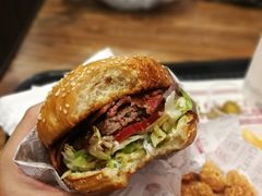 -The Habit Burger Grill 哈比特汉堡(世博店)