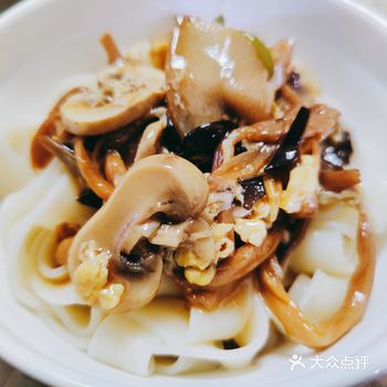 看似普普通通的一碗打卤面，从食材、调料、火候等多方面