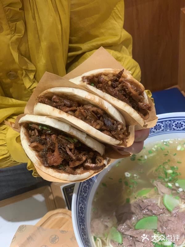 火爆上海的热门面馆陈香贵兰州牛肉面进入驻广州了耶