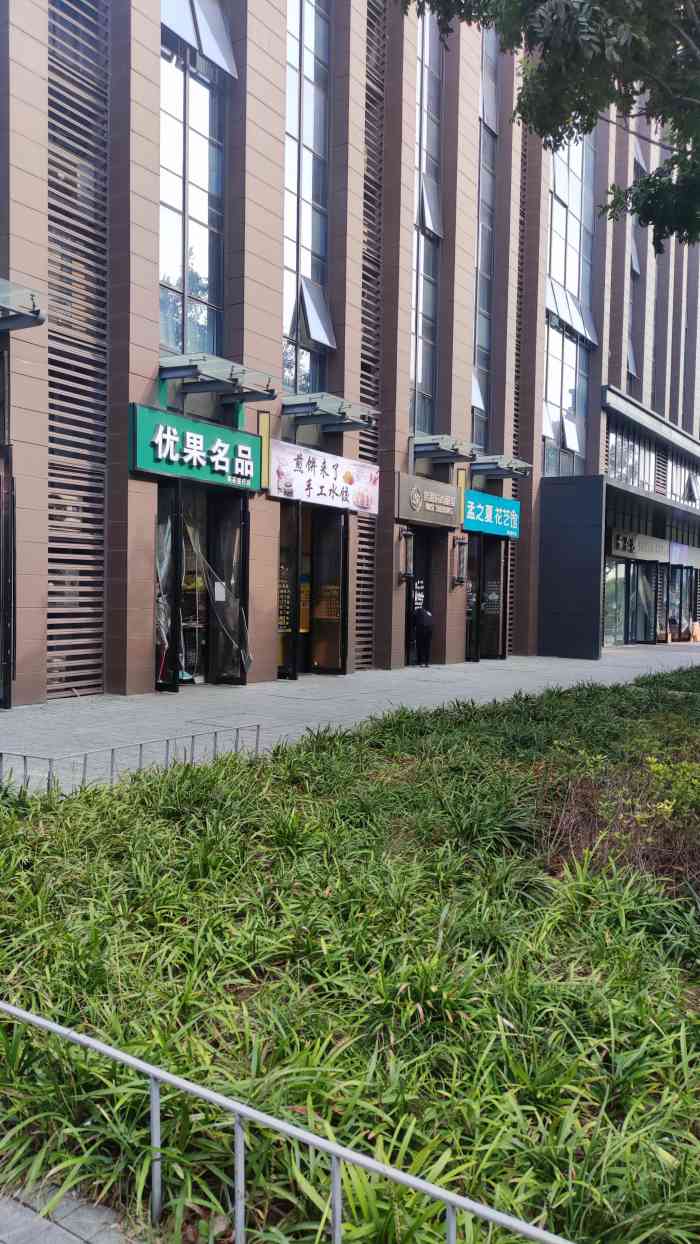 煎饼来了(雨花客厅店)-"雨花客厅5号楼一楼南侧靠东,门脸很小的一.