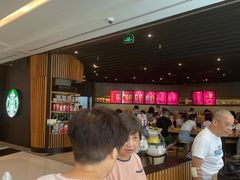 等位区-星巴克(来福士2F店)