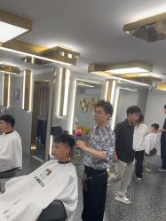 -即型男士理发工作室