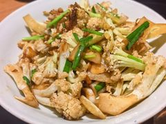 -吃饭皇帝大土家民族菜(荟聚店)