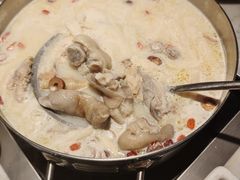 -尚尚仙·酸汤猪手·猪肚鸡火锅(华联万柳购物中心店)