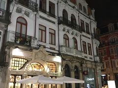 -Majestic Café