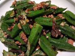 干菜肉末炒秋葵-新白鹿餐厅(金鹰新街口店)