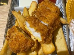 英式炸鱼配宽薯-HELLO 27 意面·沙拉·帕尼尼