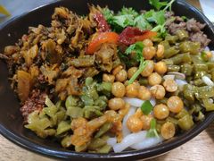 老坛酸菜鸡肉拌米粉-西粉堂新疆米粉(朝外店)