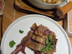 -头上红煨盐鸡·非遗院子餐厅