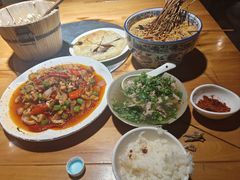 -大众跷脚牛肉馆·非遗传承单位(峨眉山店)