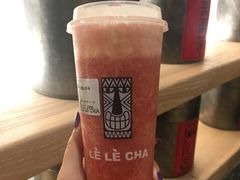 冠军满杯红草莓茶加奶盖-LELECHA乐乐茶(上海五角场万达广场店)