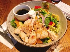 鸡肉牛油果芒果色拉-Wagas沃歌斯(合生汇店)