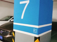 -绿地缤纷城-停车场