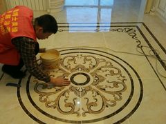 缝博士美缝绣花师傅在绣花-亚玛达电器