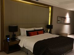 -上海滴水湖皇冠假日酒店