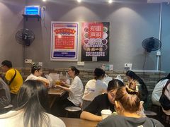 大堂-爆炸头阿姨小四川正宗川味小吃(无任何分店)