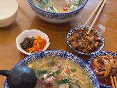 -邱芳粉店(迎宾大道旗舰店)