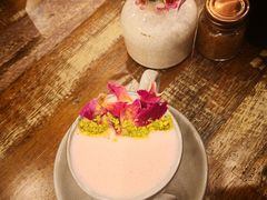 Rose&nbsp;tea&nbsp;latte-FLOVIE FLORIST CAFE