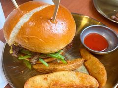 爆汁肥牛堡-魏斯理汉堡(西安沣东吾悦店)