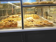 面包甜点陈列柜-面包新语(滨湖万达店)