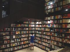 -钟书阁(群光广场店)