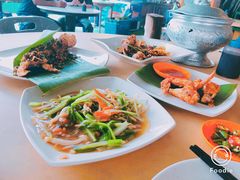 -大树下海鲜饭店