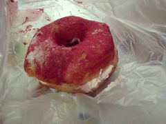 草莓脏脏甜甜圈-巴黎贝甜(五月花广场店)