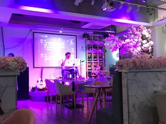 -樱花里音乐餐吧·牛扒椰子鸡(东圃店)