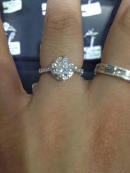 -威德钻石-克拉钻大本营(南京东路店)