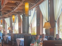 -八府香鸭·啫啫煲(华山路店)