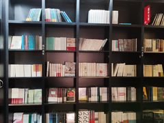 -钟书阁(松江泰晤士小镇店)