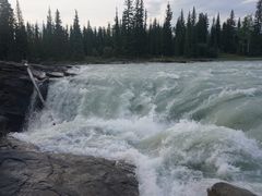 -阿萨巴斯卡瀑布观景点