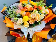 -何兮花店·气球派对鲜花店(马桥银春路万科城店)