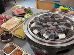 -围炉肉舍•炭烤活鳗•丹东海鲜烤肉(步行街店)