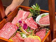 -山川小町·极番烧肉(新地假日广场店)