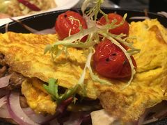 黑椒牛柳蛋包糙米饭-港丽餐厅