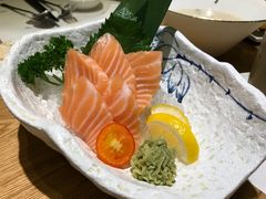 三文鱼刺身-小句号·精致料理(江南环球港店)